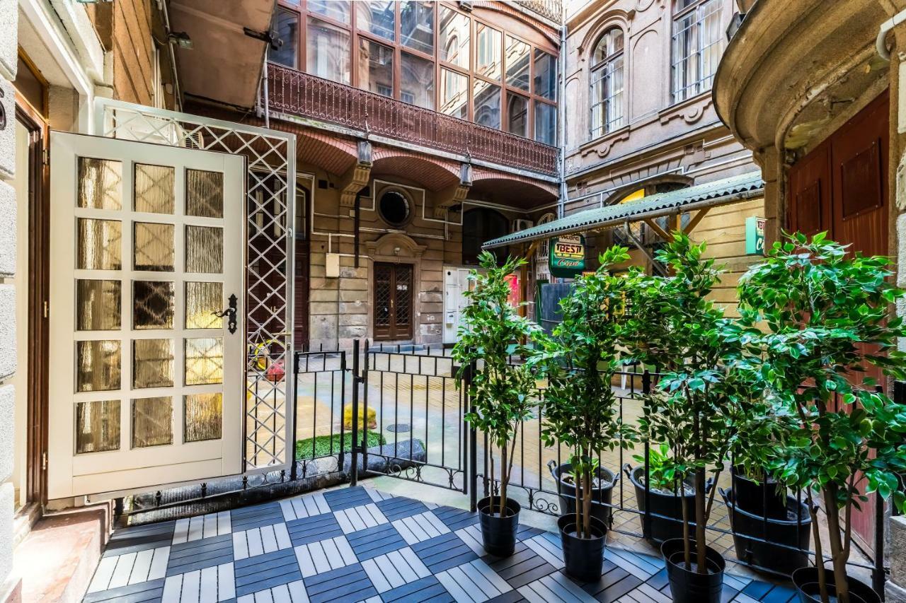 Bpr Vintage Garden Apartment With Terrace & Sauna Budapest Bagian luar foto