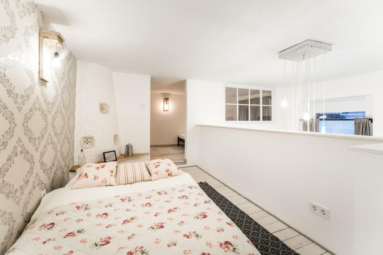 Bpr Vintage Garden Apartment With Terrace & Sauna Budapest Bagian luar foto