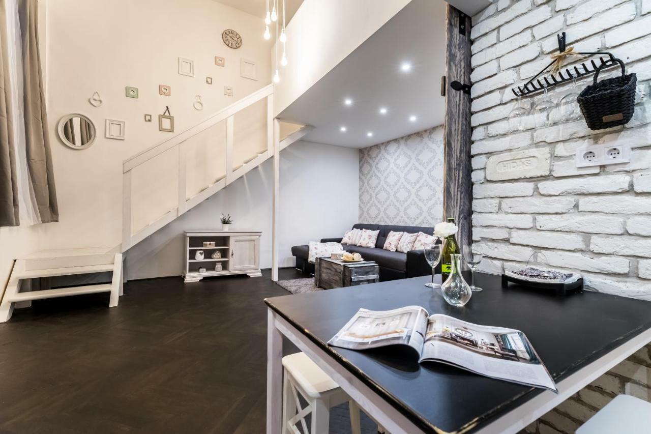 Bpr Vintage Garden Apartment With Terrace & Sauna Budapest Bagian luar foto